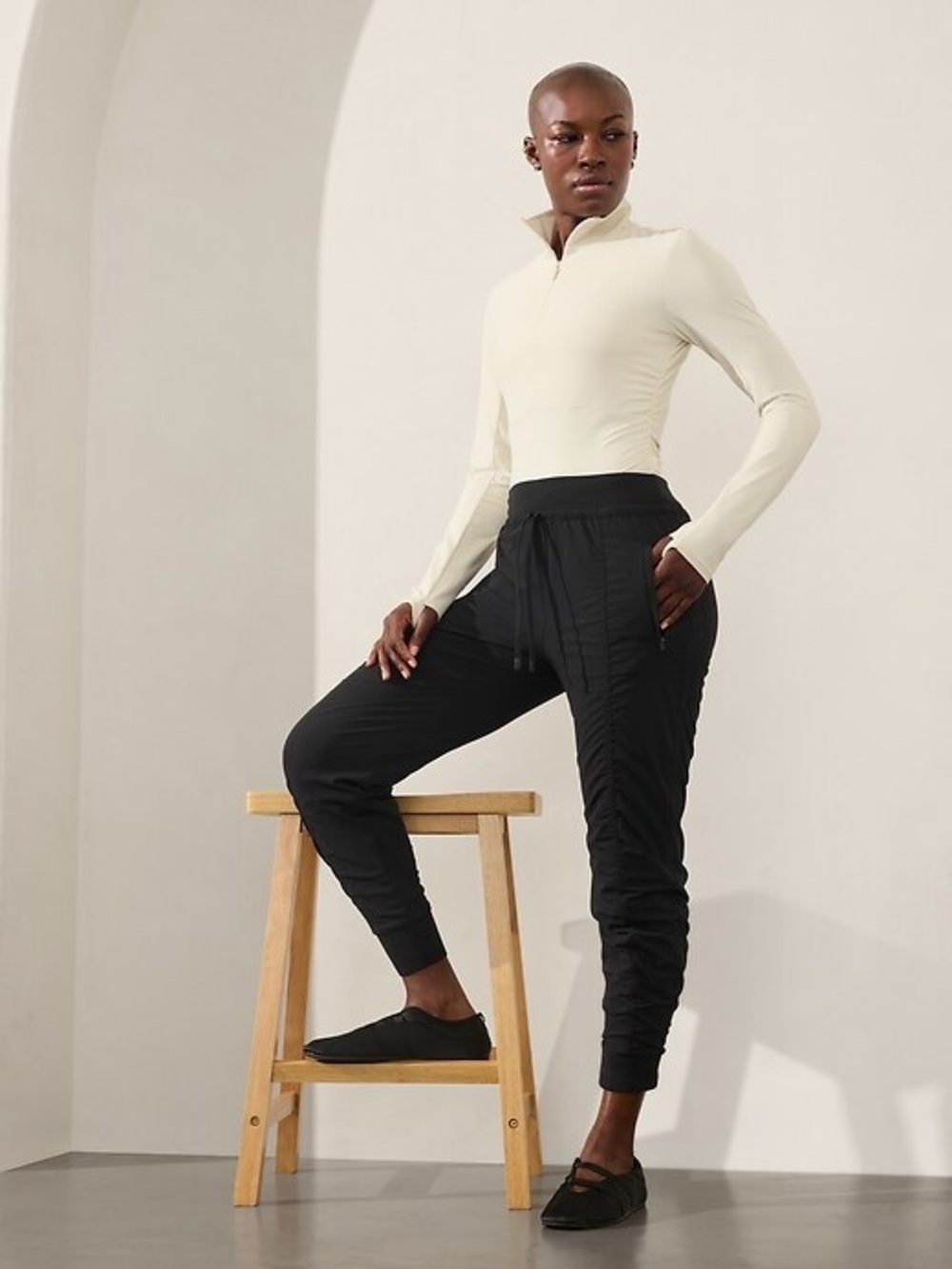 Athleta Attitude Lined Mid Rise Jogger Pant Black